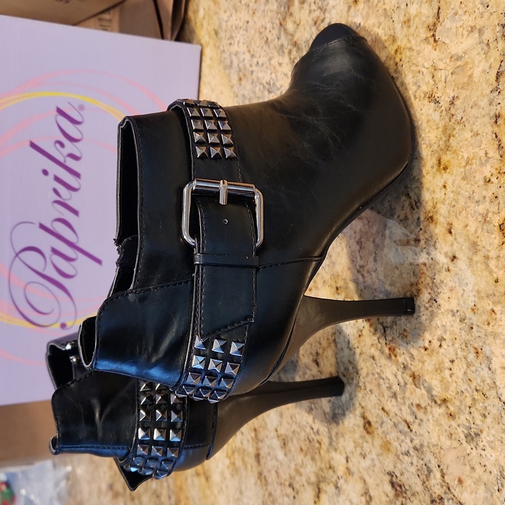 Studded Peep-Toe Buckled Black Bootie Heels. Vintage 90s/Y2K/Millenium/Moto/Rock